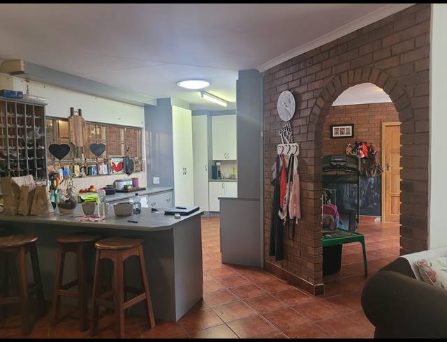 4 BEDROOM HOUSE TO LET IN SAFARI GARDENS